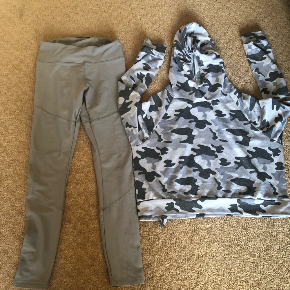 Yoga pants with grey sweatshirt